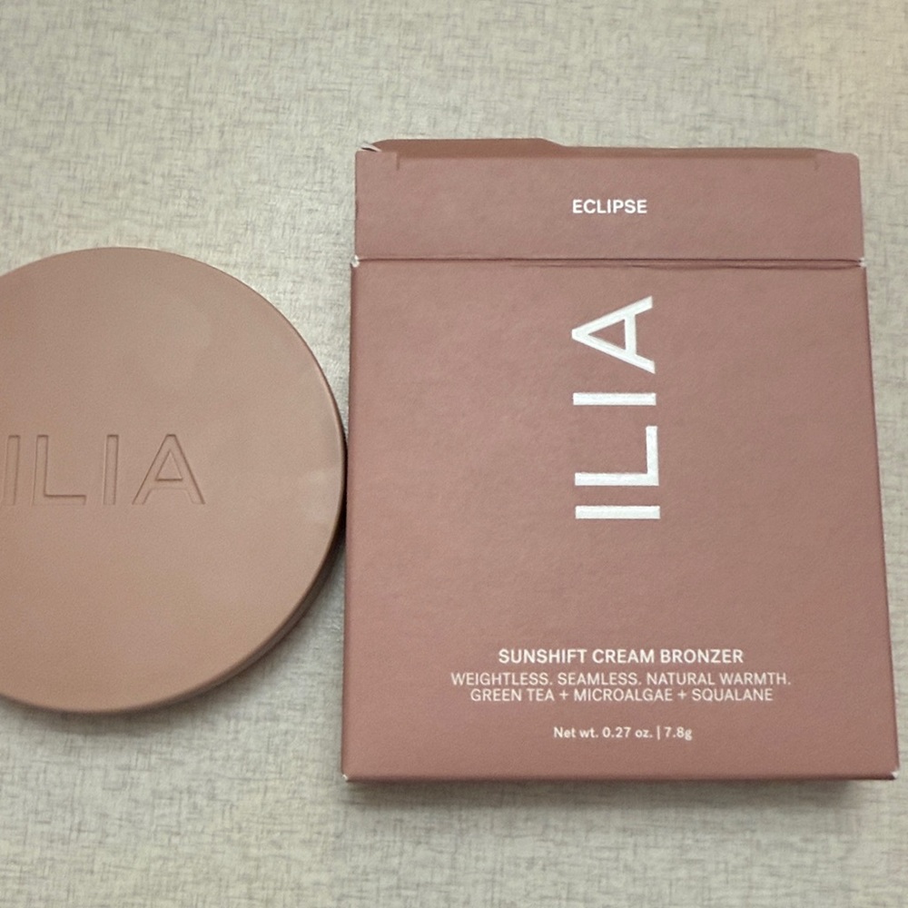 ILIA Bronzer in eclipse - Picture 3 of 5